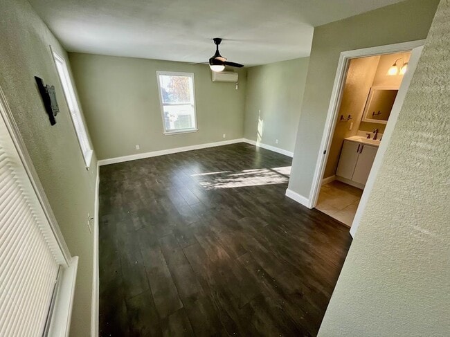 Building Photo - Beautifully Remodeled 3 Bedroom, 2 Bathroo...