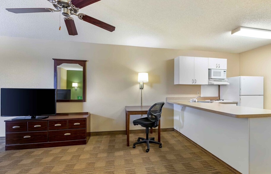 Building Photo - Furnished Studio-Des Moines - Urbandale