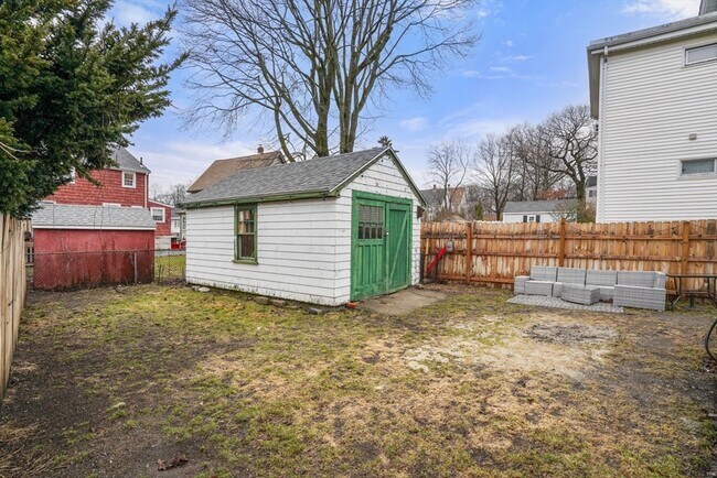 Building Photo - 16 Gordon St