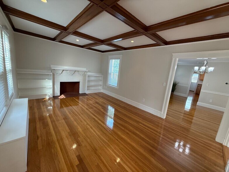 Building Photo - 508 School St