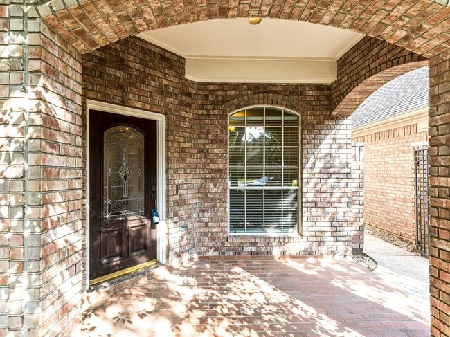 Building Photo - 5407 Lake Pl Dr