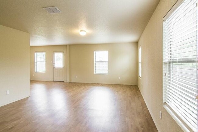 Building Photo - 2110 Bigmouth Rod