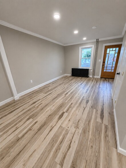 Building Photo - 621 Pear St