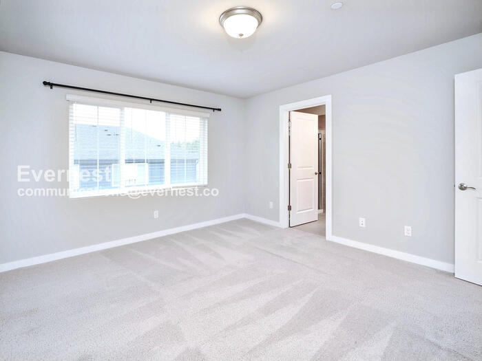 Building Photo - 1621 Seattle Hill Rd