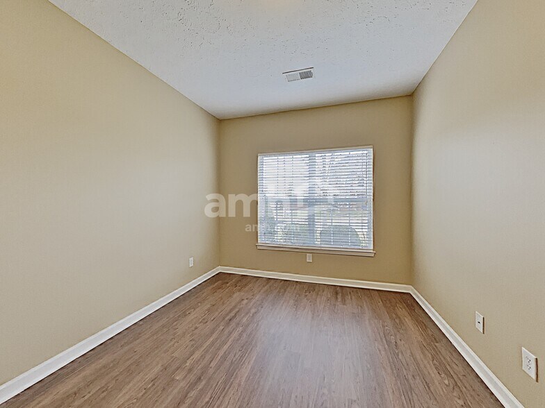 Building Photo - 533 Callie Ave