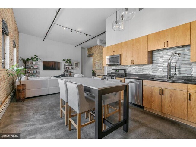 Building Photo - 404 N Washington Ave