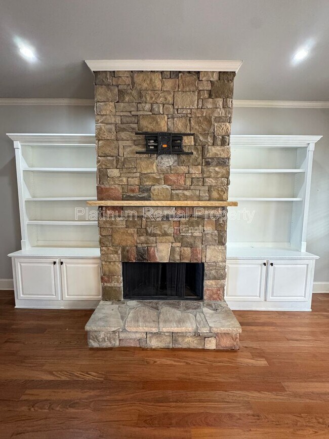 Building Photo - 1811 Traditions Way