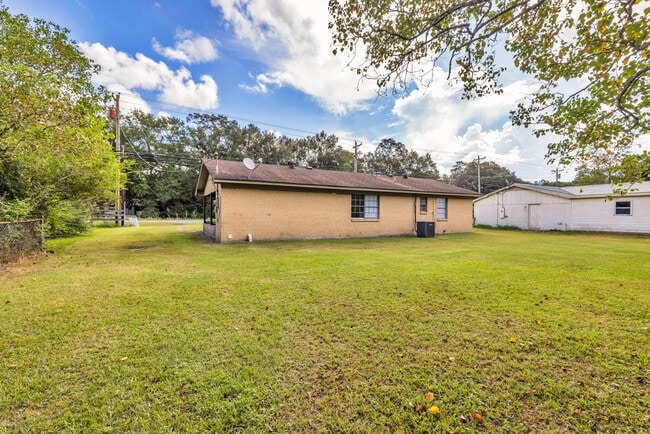 Building Photo - 9701 MS-613