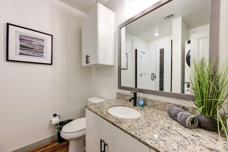 Building Photo - 1111 Shepherd Dr