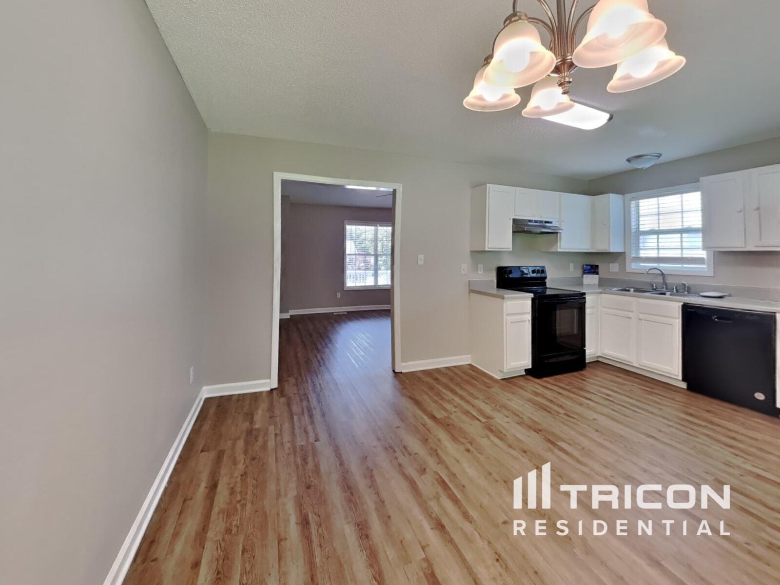 Building Photo - 2112 McKinnon Dr