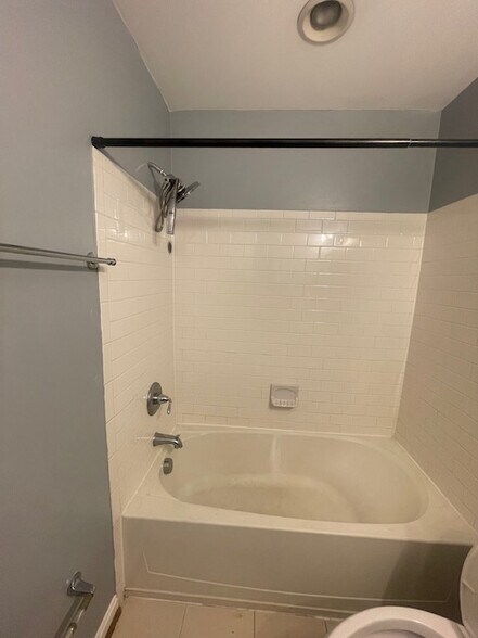 Bathroom - 610 Irving St NW