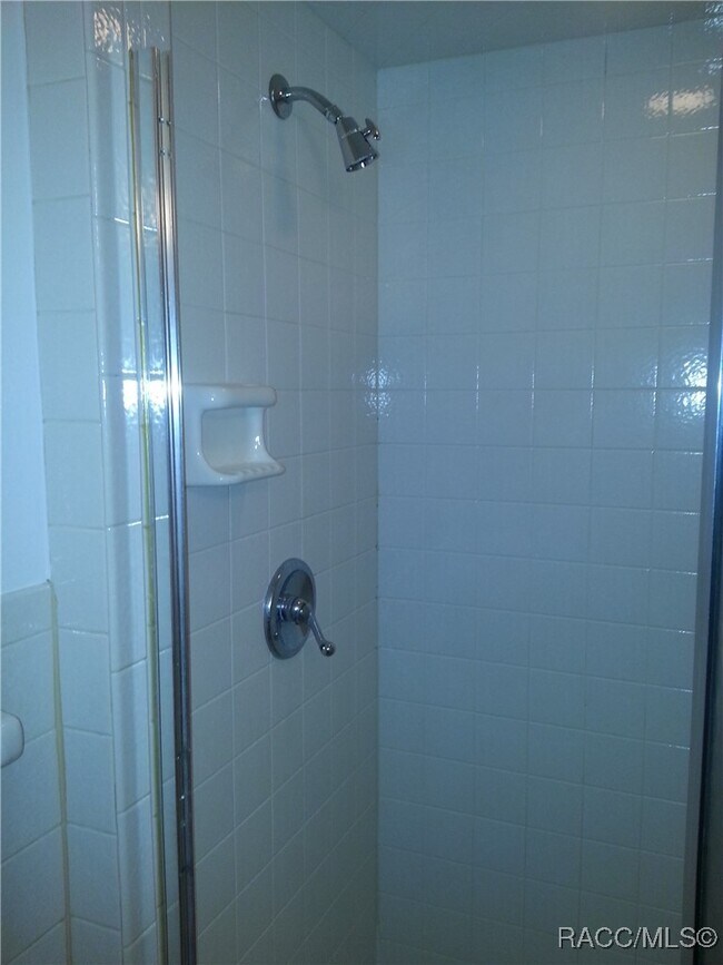 Building Photo - 100 E Knightsbridge Pl