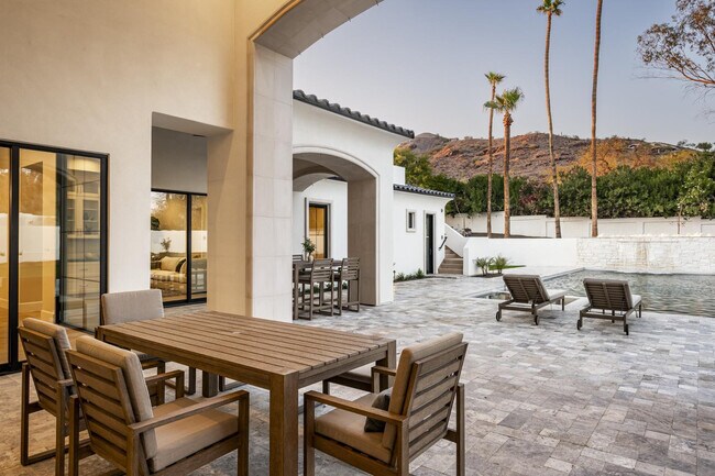 Building Photo - 6500 E Cactus Wren Rd