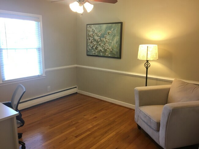 Building Photo - Welcome to this charming home in Chesapeak...