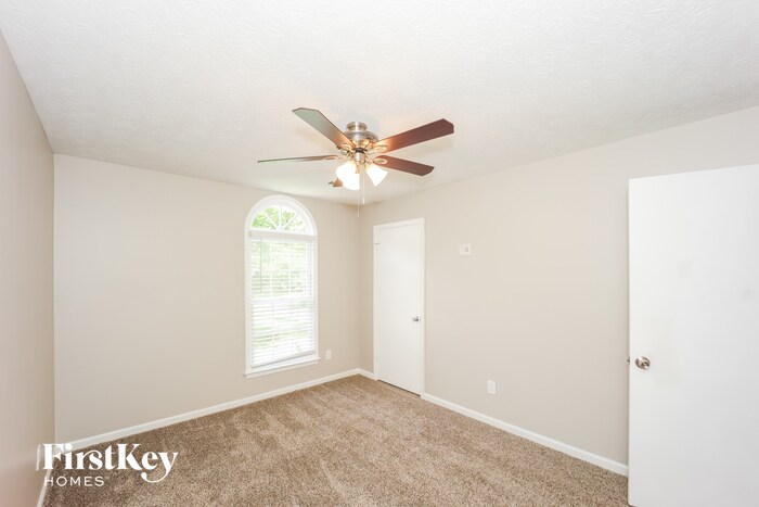 Building Photo - 60 Vineyards Dr