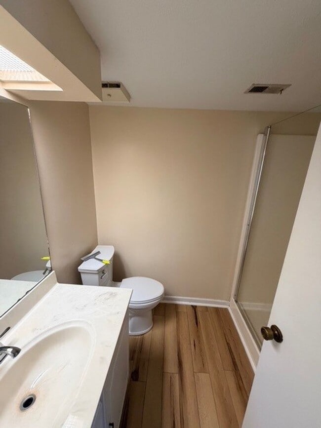 Building Photo - Rock Knoll