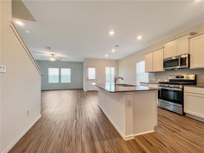 Building Photo - 1225 Toyah Dr