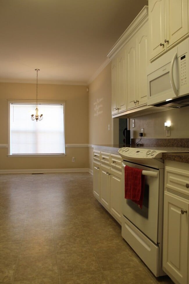 Building Photo - 205 Stillwater Creek Dr