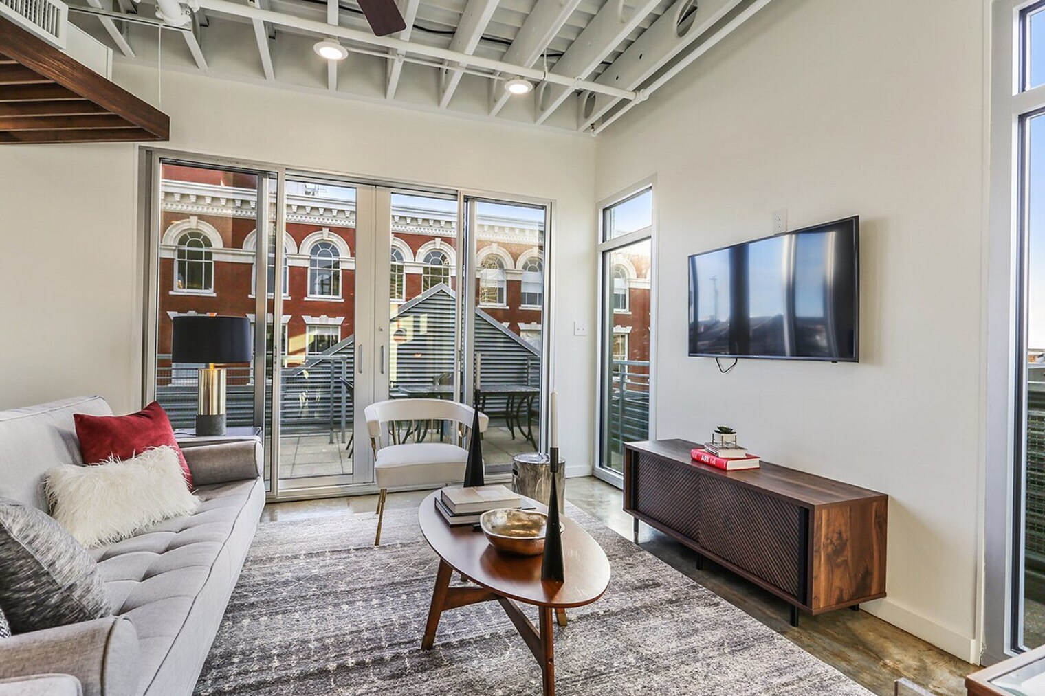 Building Photo - 527 St Joseph St