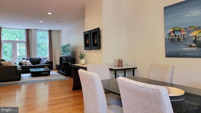 Building Photo - 2010 N Westmoreland St