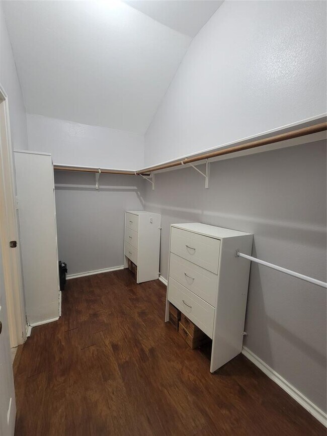 Building Photo - 14901 Babbling Brook Dr