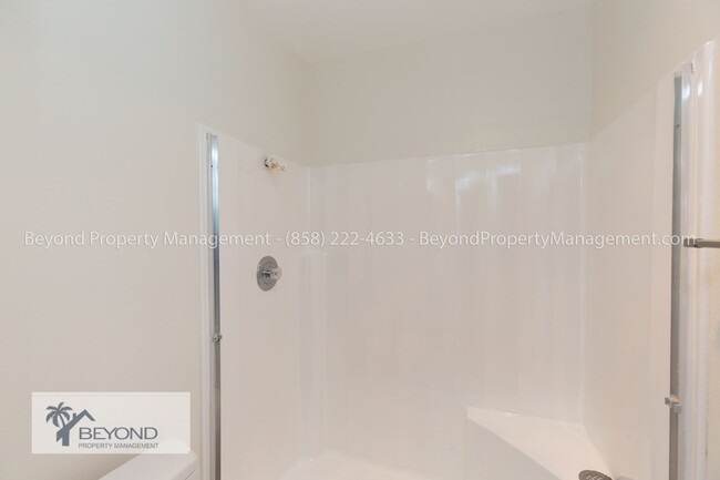 Building Photo - ***LA JOLLA CONDO***NEWLY RENOVATED***NEW ...