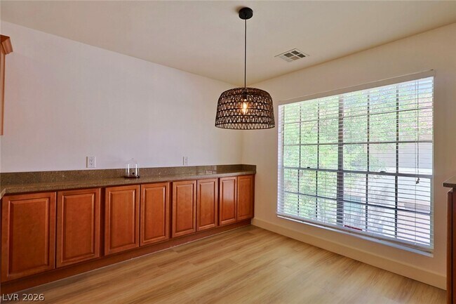 Building Photo - 3181 Pinehurst Dr