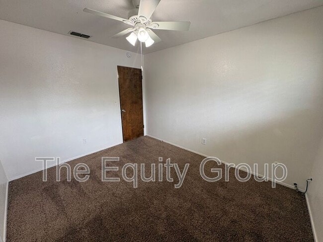 Building Photo - 2232 E Paradise Ave