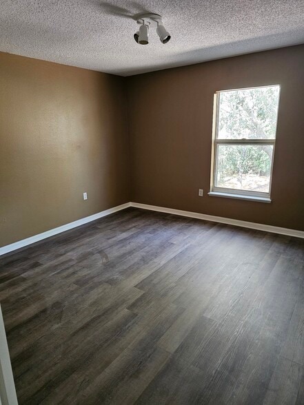 Building Photo - 9316 N Dallas Way