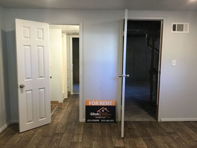 Building Photo - 4 Bedroom 2 Bath Duplex- Carport
