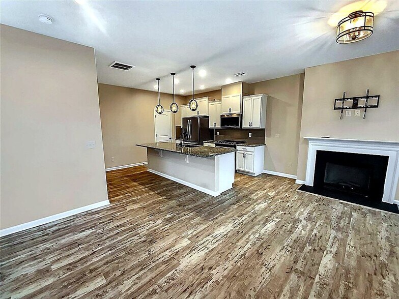Building Photo - 11052 Chalkbark Ln