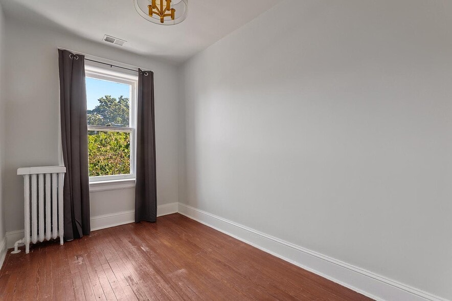 Building Photo - 1660 Irving St NW