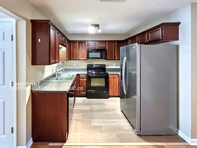 Building Photo - 102 Antler Ridge Cir