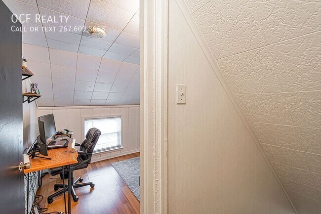 Building Photo - 330 W 3rd Ave