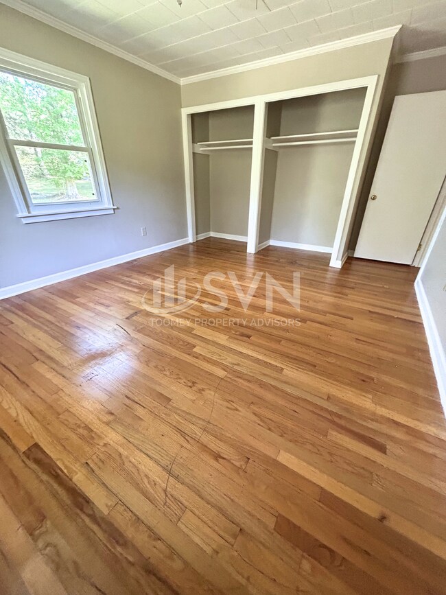 Building Photo - 2905 Riverside Dr