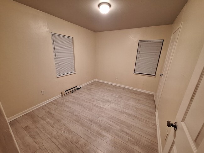 Building Photo - 1518 Victoria St