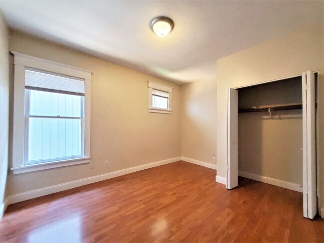 Building Photo - 852 NE 57th St