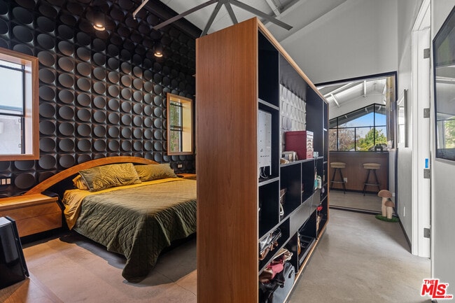 Building Photo - 548 Rose Ave