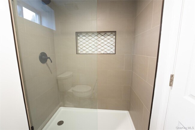 Building Photo - 275 Longvue Terrace