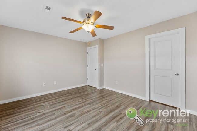 Building Photo - E 69th Ct N Duplex