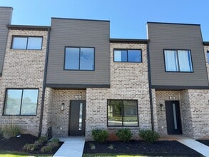 Building Photo - 32 Allure Dr