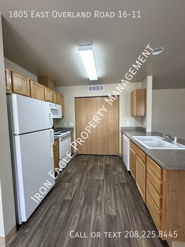 Building Photo - 1805 E Overland Rd