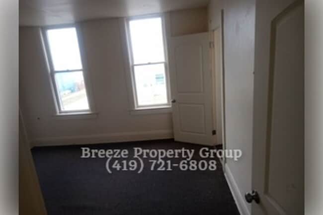 Building Photo - 771 Orchard St