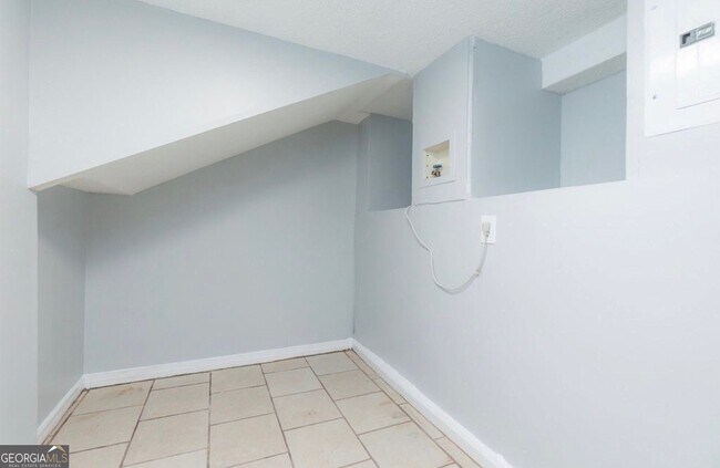 Building Photo - 1755 Foster Pl