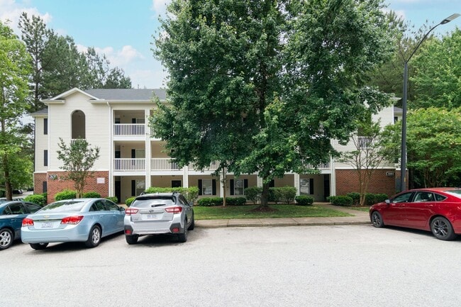 Building Photo - Spacious 3 Bedroom Condo- Close to NCSU and Downtown Raleigh! Available Now!