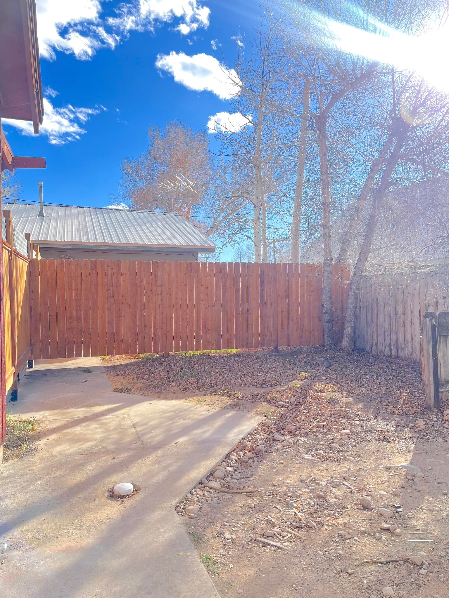 Building Photo - 700 W Ruby Ave