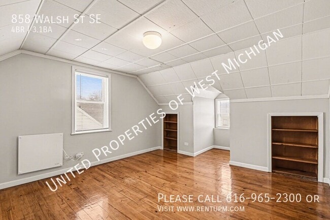 Building Photo - 858 Walsh St SE