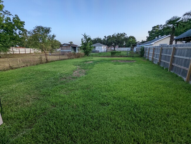 Building Photo - 710 Derbigny St