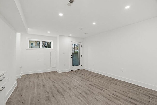 Building Photo - 1814 Ingleside Terrace NW