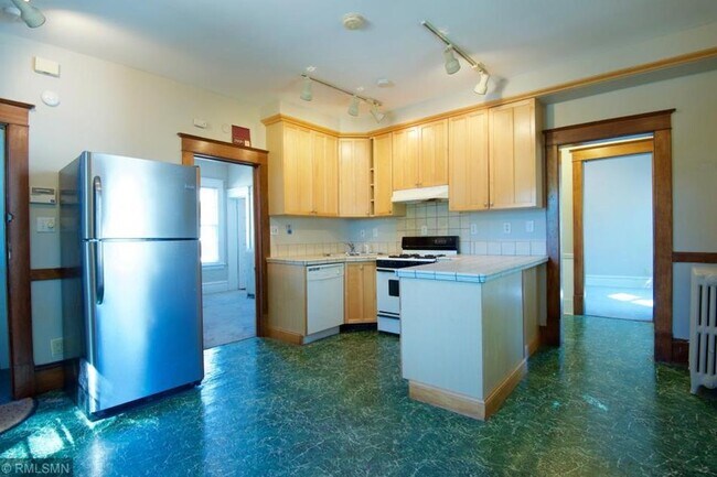 Kitchen - 1165 14th Ave SE